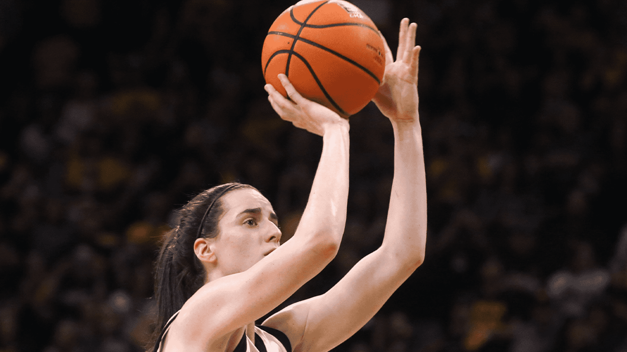 You are currently viewing Caitlin Clark Shatters NCAA Basketball Scoring Record, Passes Pete Maravich