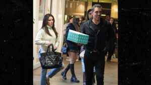 Read more about the article Kyle Richards, Mauricio Umansky Step Out Together for Daughter's Birthday