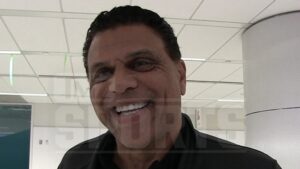 Read more about the article Big3's Reggie Theus Says He Would Choose WNBA Over $5 Mil If He Were Caitlin Clark