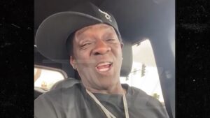 Read more about the article Flavor Flav Sets TV Comeback, Gave Taylor Swift Same Clock as Billie Eilish