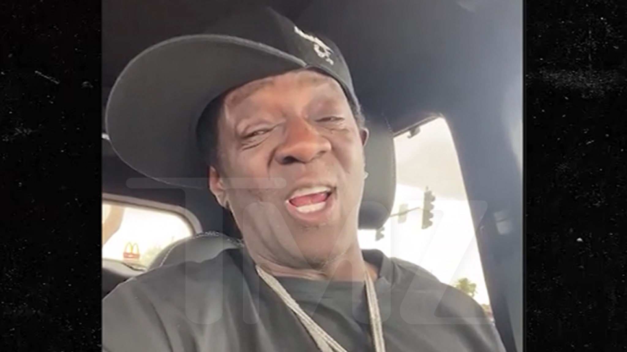 You are currently viewing Flavor Flav Sets TV Comeback, Gave Taylor Swift Same Clock as Billie Eilish