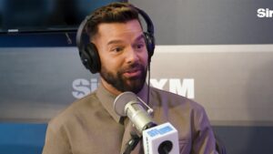 Read more about the article Ricky Martin Says Dad Encouraged Him to Come Out, Team Told Him Not To