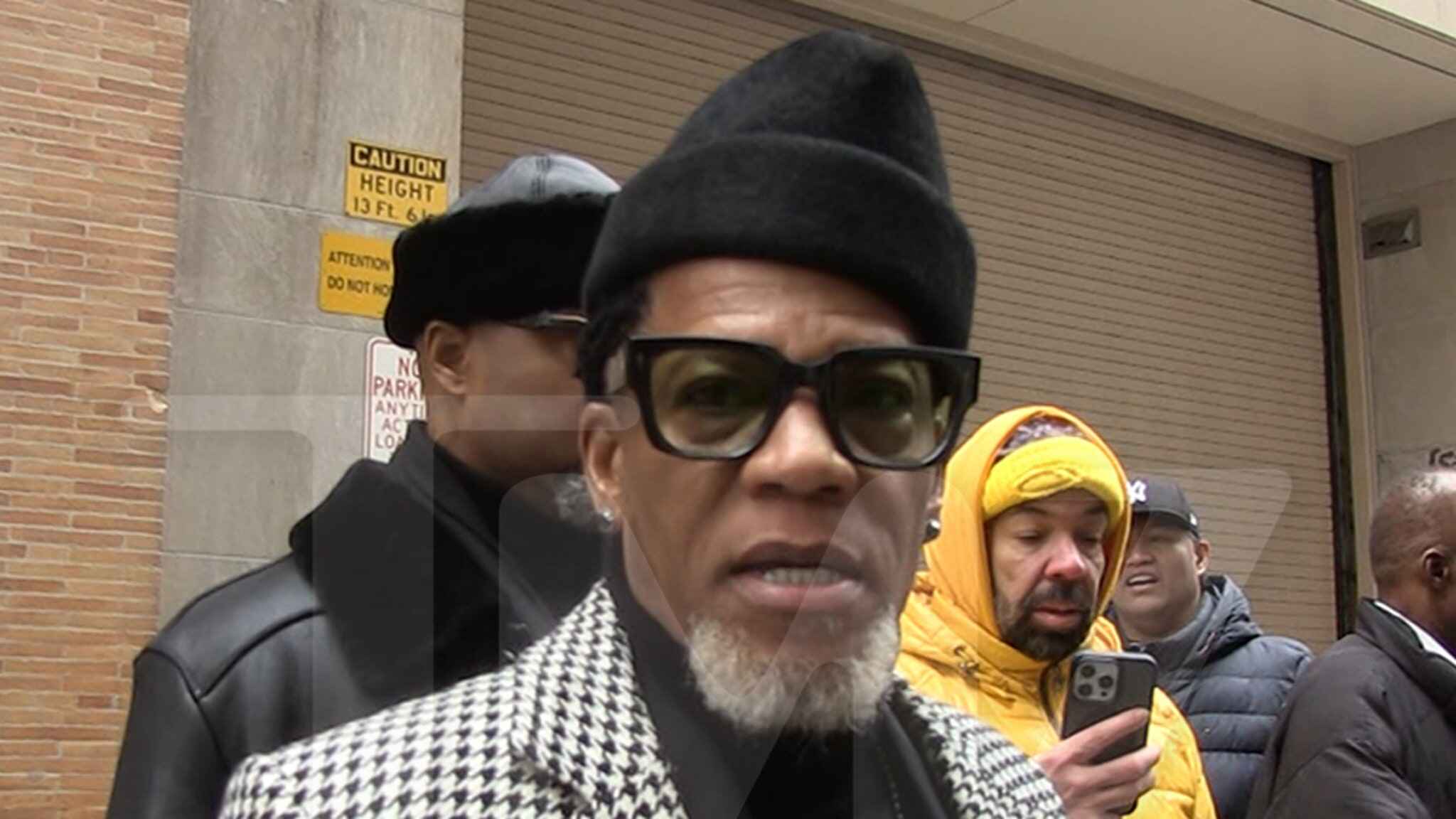 You are currently viewing D.L. Hughley Stands by Mo'Nique Comments, Not Looking to Reconcile