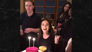 Read more about the article Bhad Bhabie Celebrates 21st Birthday with $6k Dinner at Nobu Malibu