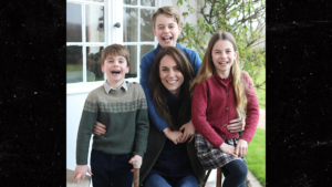 Read more about the article Kate Middleton Recovery Photo with Kids Released for UK Mother's Day