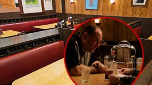 Read more about the article 'The Sopranos' Diner Booth From Finale Sells For Over $82,000