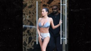 Read more about the article Kanye West se pasea de nuevo con su mujer Bianca Censori semidesnuda