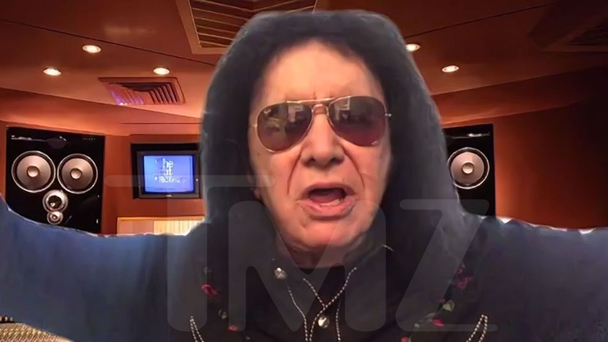 You are currently viewing Gene Simmons Embracing AI, Says KISS Ready To Rock Out as Holograms