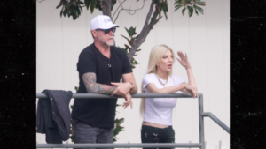 Read more about the article Tori Spelling, Dean McDermott Reconnect with Intense Convo After Separation