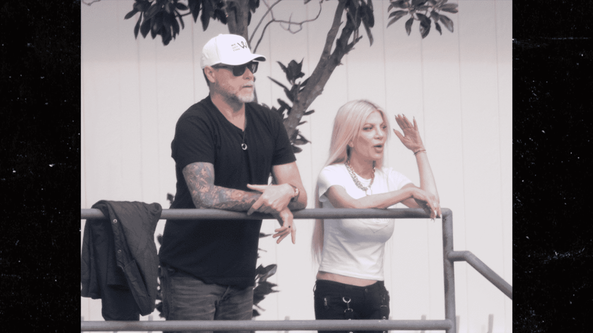 You are currently viewing Tori Spelling, Dean McDermott Reconnect with Intense Convo After Separation