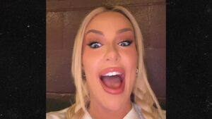 Read more about the article Tana Mongeau Roasts JoJo Siwa's New 'Bad Girl' Persona