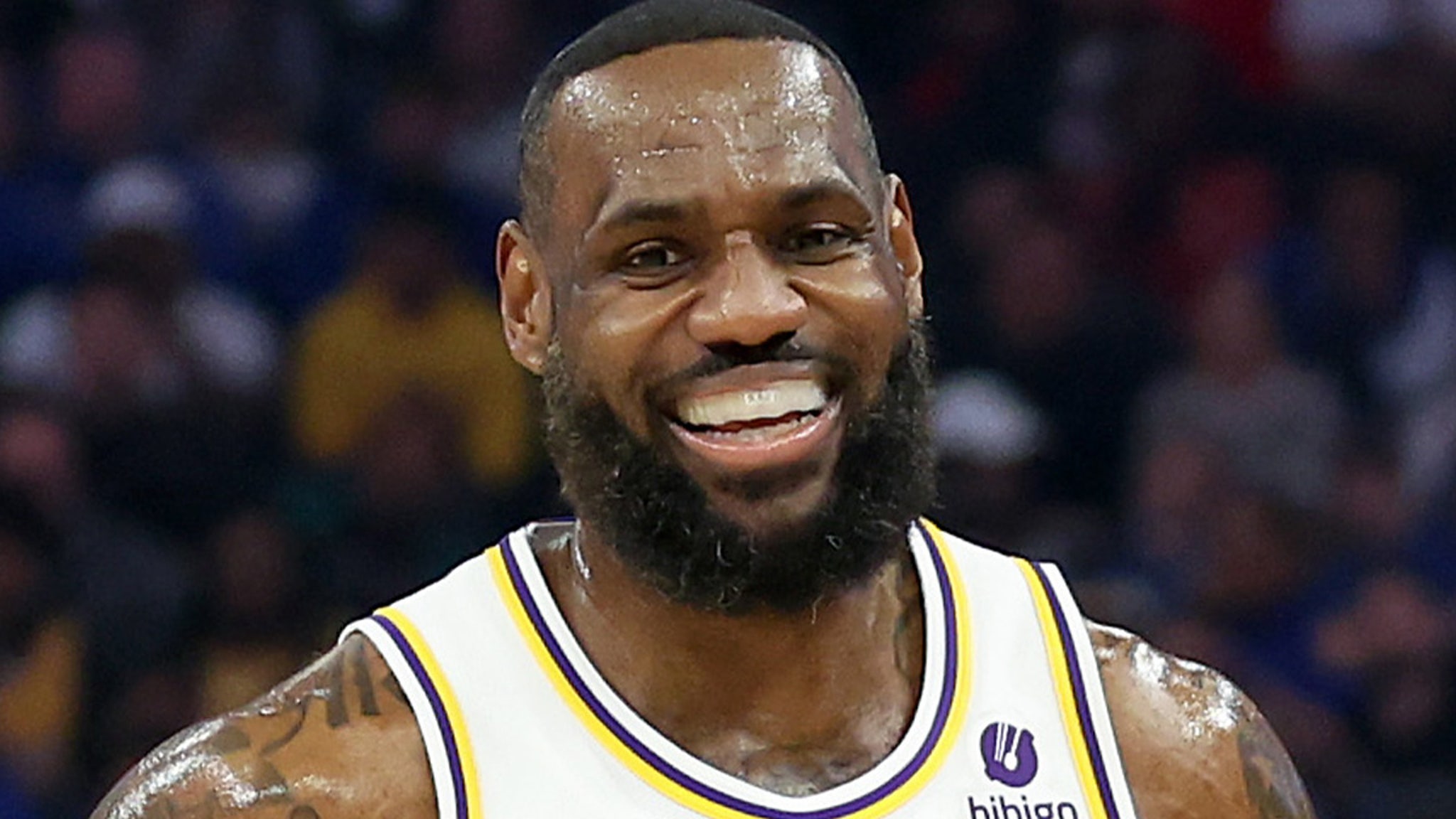 You are currently viewing LeBron James Becomes First NBA Player Ever To Score 40,000 Points