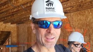 Read more about the article Mauricio Umansky Building South L.A. Homes with Habitat For Humanity