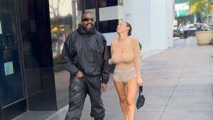 Read more about the article Kanye West almuerza con Bianca Censori casi desnuda en Cheesecake Factory