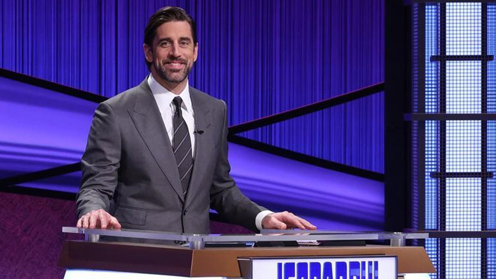 You are currently viewing Aaron Rodgers Was a 'Jeopardy!' Host Frontrunner, Ex-Producer Says