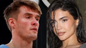 Read more about the article UNC Basketball Player Leans Into Kylie Jenner Dating Rumor, But Complete BS