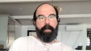 Read more about the article Brett Gelman Slams Bookstores for Canceling Appearances After His Israel Support