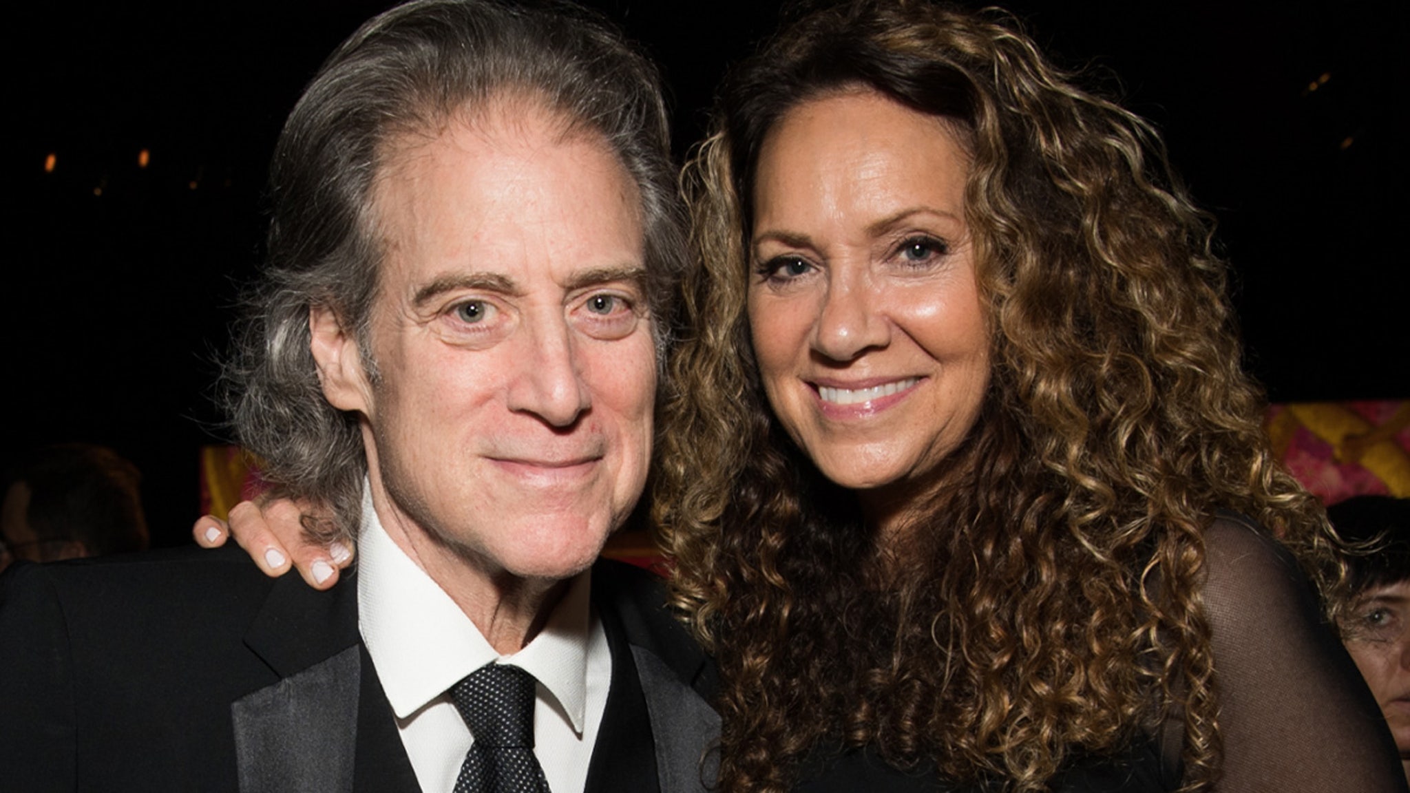 You are currently viewing Late Actor Richard Lewis' Wife Thanks Supporters, Fans After His Death