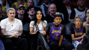 Read more about the article Kim Kardashian, J Lo, Ben Affleck Show Up At LA Lakers Game