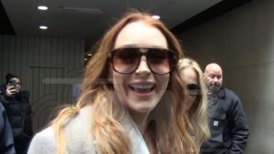 Read more about the article Lindsay Lohan Gets A-List Treatment on Movie Promo Tour, Signs Autographs