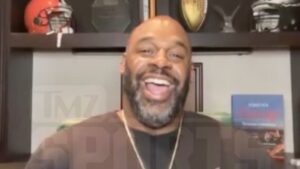 Read more about the article Donovan McNabb Praises Jason Kelce After Retirement, Hall of Fame Career!