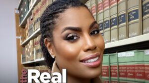 Read more about the article Omarosa Too Busy Studying in Law School to Film 'Real Housewives of Potomac'