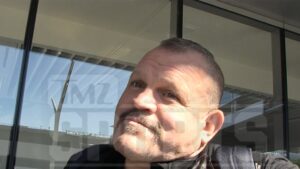 Read more about the article Chuck Liddell Explains Viral Yacht Mishap, Here's What Happened