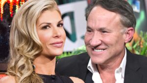 Read more about the article 'RHOC' Alexis Bellino's Ear Infected By Piercing, Dr. Terry Dubrow Helps Out