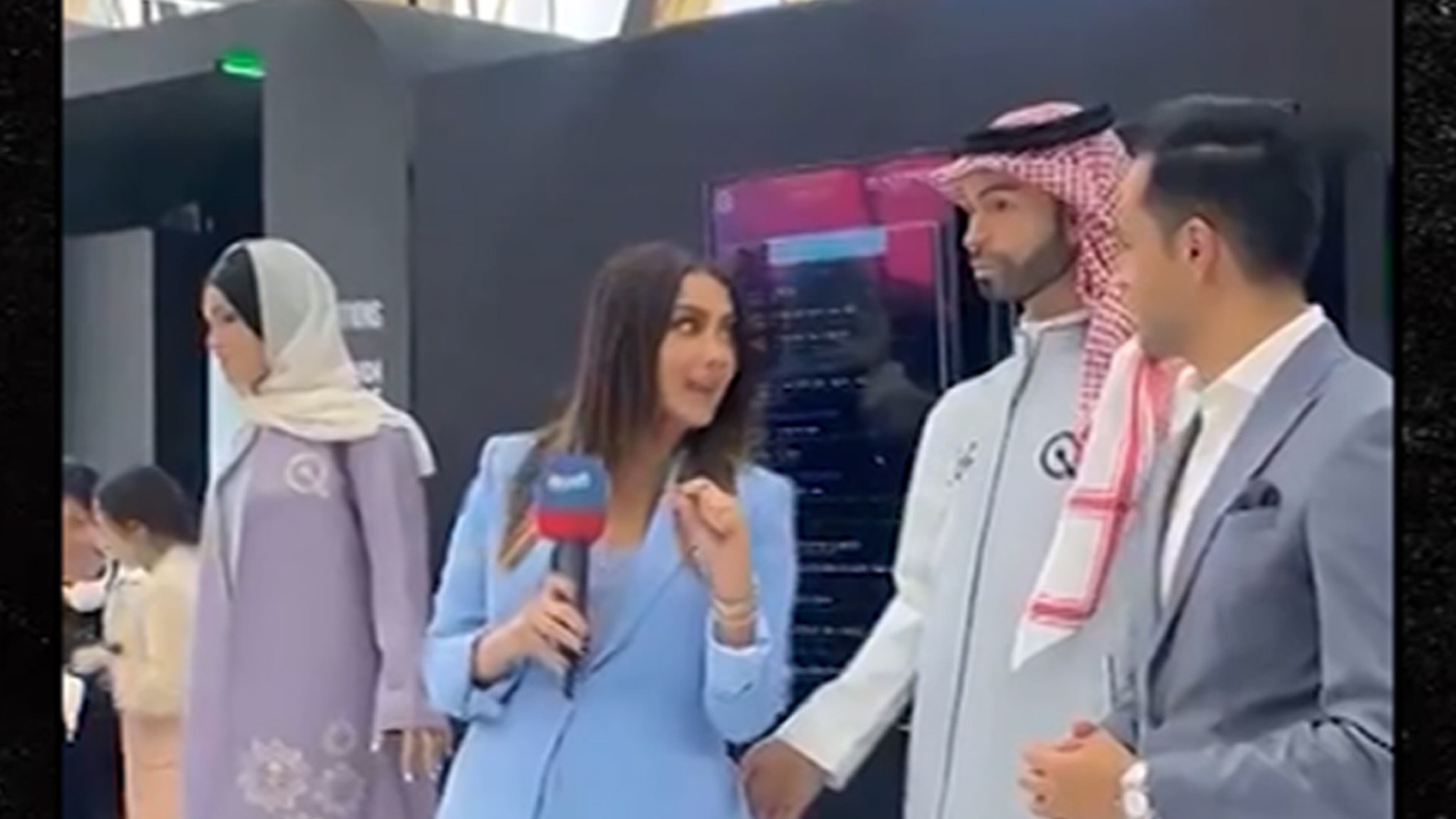 You are currently viewing Saudi Arabia's First 'Male' Robot Touches Female Reporter's Butt