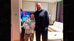 Read more about the article Travis Kelce Visits Philadelphia While Taylor Swift Performs In Singapore