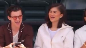 Read more about the article Zendaya and Tom Holland Sing Whitney Houston Song at Tennis Match