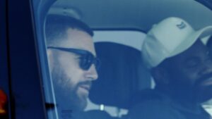 Read more about the article Travis Kelce Drives Around L.A. Without Taylor Swift After Oscars Party