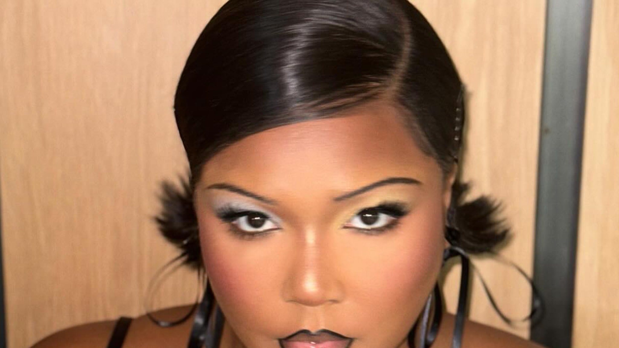 You are currently viewing Lizzo Says She 'Quits,' Blames Lies & Bullying for Step Back