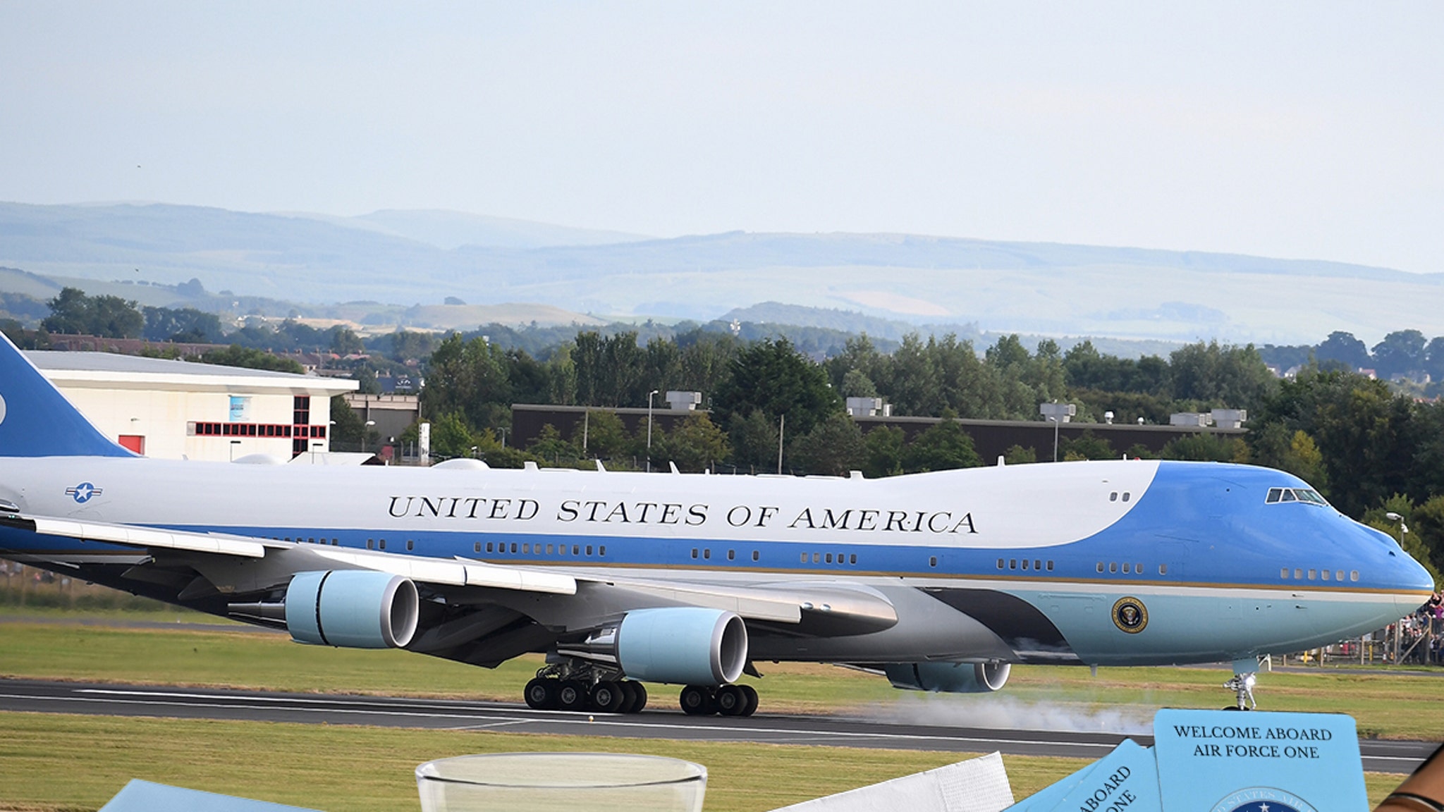 You are currently viewing White House Calls Out Journalists for Stealing From Air Force One