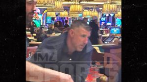 Read more about the article Mike Vrabel Plays Craps In Las Vegas